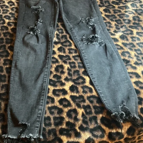 American Eagle skinny jeans (No filter) - Picture 2 of 3